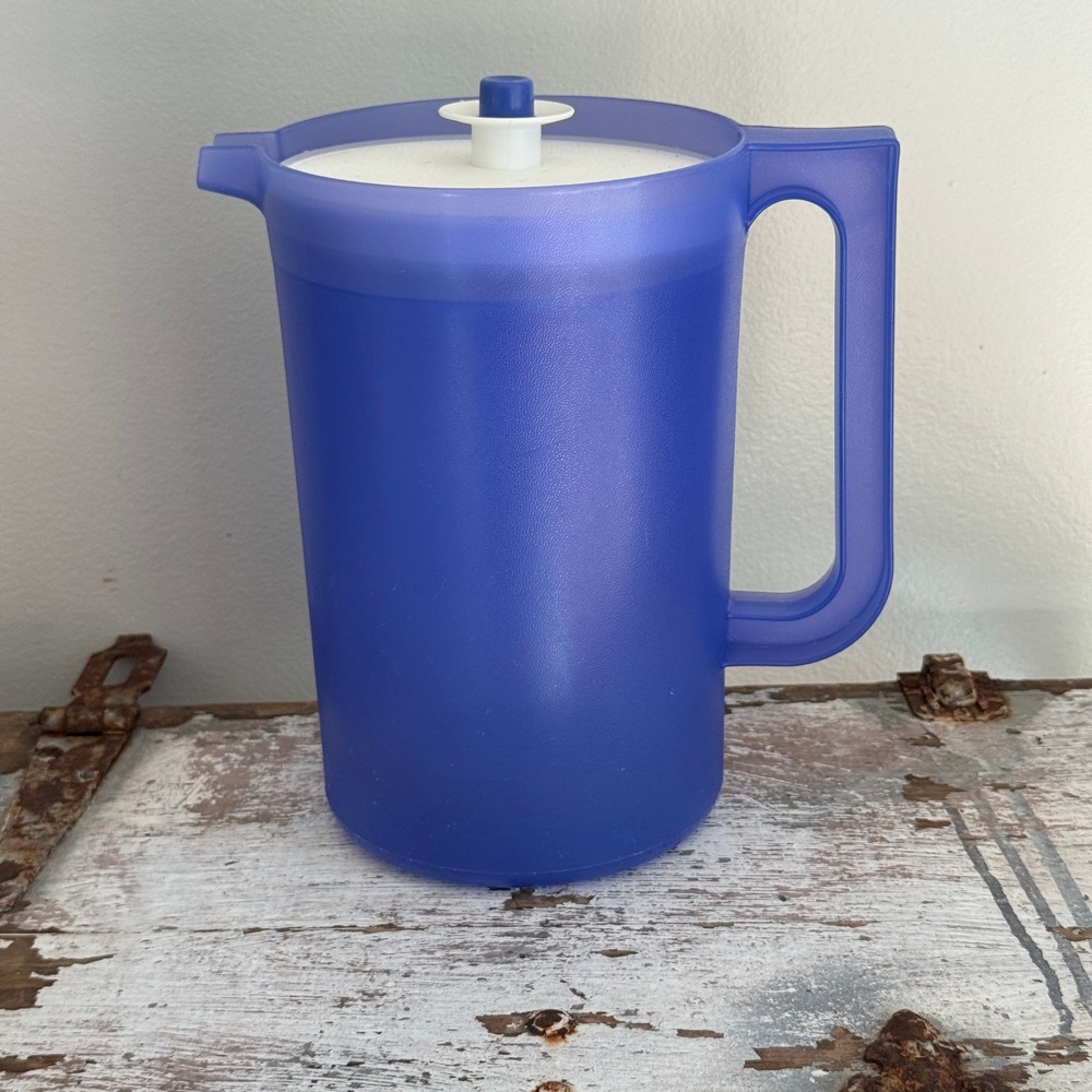 Tupperware Classic Sheer Blue Pitcher 2 Quart Push Button Lid Kitchenware